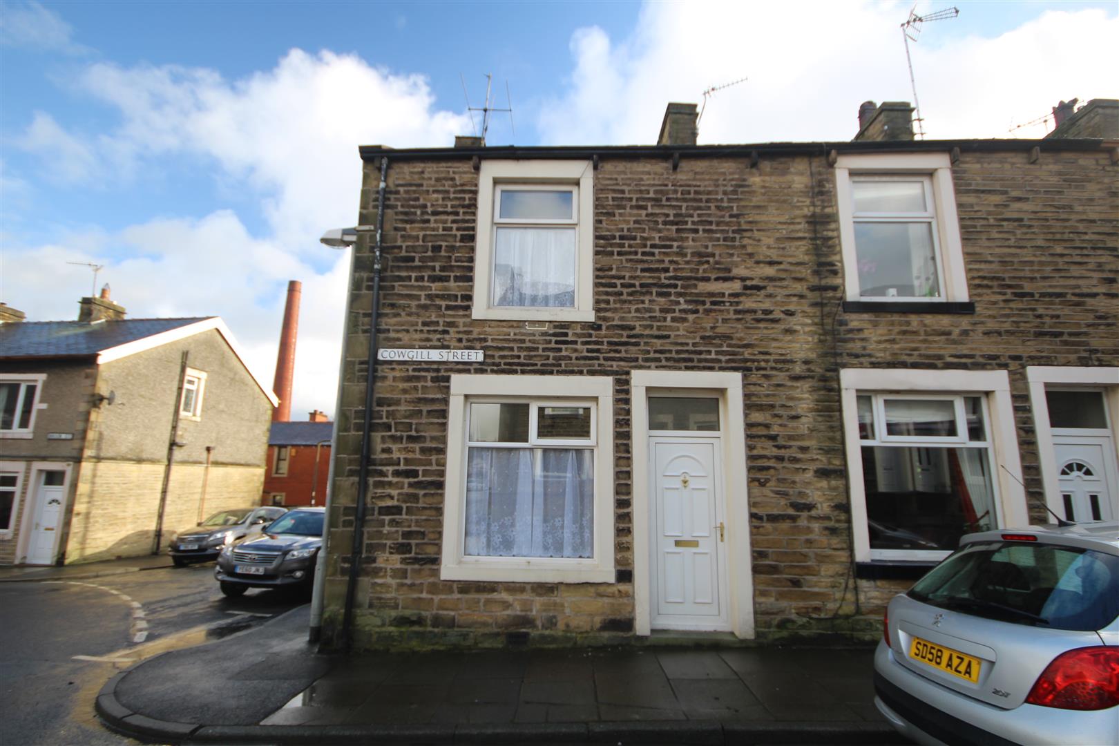 2 bedroom end terrace house To Let in Earby - Main Image